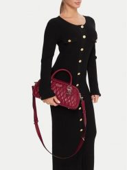 Guess Torebka Valla HWQG81 22050 Czerwony. Czerwone torebki do ręki damskie Guess, z aplikacjami, ze skóry, bez dodatków. Za 399.99 zł.