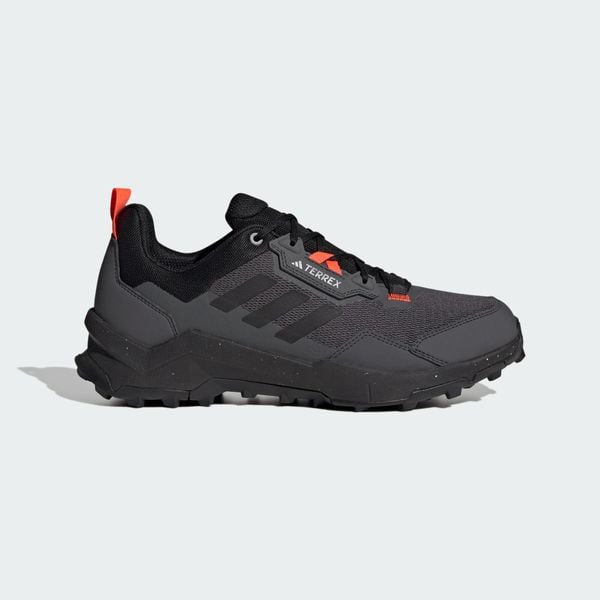 Buty turystyczne Terrex AX4. Czerwone trekkingi męskie Adidas, wspinaczkowe. Za 499.99 zł.