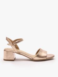 Platynowe sandały na słupku. Brązowe sandały damskie Ryłko, bez wzorów, ze skóry, bez obcasa, na obcasie, bez zapięcia. Za 379.99 zł.