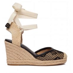 Espadryle Guess. Czarne sandały damskie Guess, z aplikacjami, bez obcasa, bez zapięcia. Za 639.99 zł.