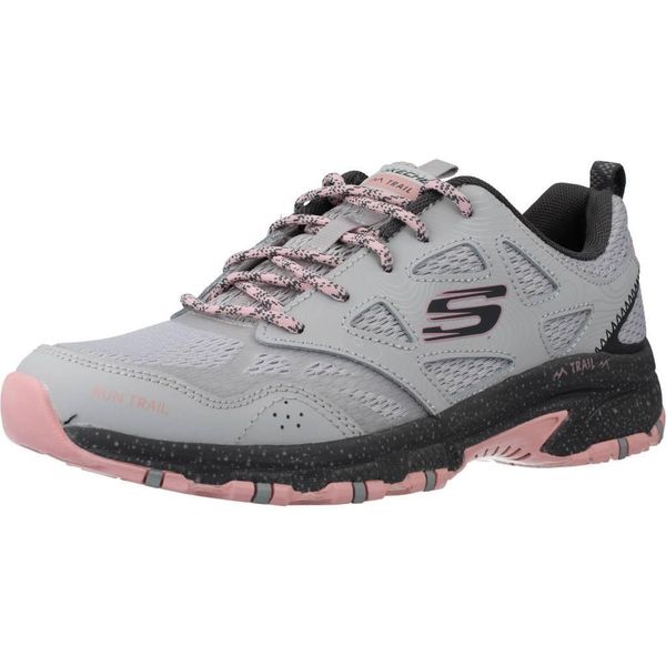 Buty SKECHERS HILLCREST-PURE ESCAPADE Szary. Szare obuwie sportowe damskie Skechers, bez wzorów, z tkaniny, trekkingowe, Skechers Sport. Za 341.36 zł.