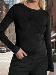 Koszulka z długimi rękawami - czarny. Czarne t-shirty damskie Sinsay, l, bez wzorów, z bawełny, bez kołnierzyka. W wyprzedaży za 10.99 zł.