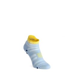 Skarpety do biegania Compressport Pro Racing Socks v4.0 UL Run Low. Niebieskie skarpety damskie Compressport, bez wzorów. Za 69.99 zł.