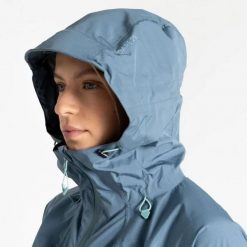 Damska kurtka wodoodporna Dare 2B Breathe Easy. Fioletowe kurtki damskie Dare 2b, bez wzorów, z materiału, z kapturem. Za 392.00 zł.