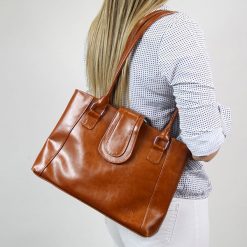 Torebka skórzana damska DAN-A T84A camel. Brązowe torebki do ręki damskie DAN-A, bez wzorów, ze skóry, bez dodatków. Za 299.99 zł.