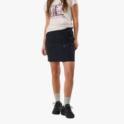 Spódnica turystyczna damska Swedemount Trondheim Trekking szybkoschnąca. Czarne spódnice damskie SWEDEMOUNT, uniwersalny, bez wzorów. Za 249.99 zł.