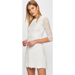 Only - Sukienka. Białe sukienki damskie Only, m, bez wzorów, z elastanu, casualowe, bez kołnierzyka, bez ramiączek. W wyprzedaży za 139.90 zł.