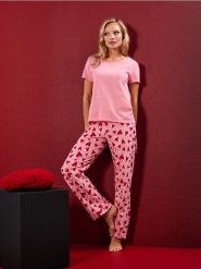 Bawełniana piżama dwuczęściowa z motywem serca - różowy. Czerwone piżamy damskie Sinsay, l, bez wzorów, z bawełny, bez ramiączek. Za 29.99 zł.