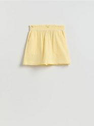 Bawełniane szorty - jasnożółty. Żółte szorty damskie Reserved, l, bez wzorów, z bawełny. Za 69.99 zł.