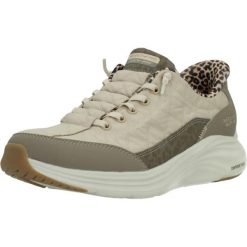 Buty SKECHERS 183015 Beżowy. Brązowe obuwie sportowe damskie Skechers, bez wzorów, z materiału, do biegania. Za 358.99 zł.