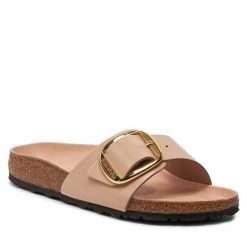 Klapki Birkenstock. Brązowe klapki damskie Birkenstock, bez wzorów, bez obcasa. Za 629.99 zł.