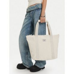 Torebka Guess Jeans. Białe torebki do ręki damskie Guess Jeans, z aplikacjami, z jeansu, bez dodatków. Za 199.99 zł.
