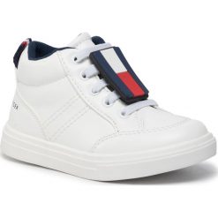 Sneakersy TOMMY HILFIGER - T1B4-30495-0741100 White 100. Białe półbuty chłopięce Tommy Hilfiger, bez wzorów, ze skóry ekologicznej, bez zapięcia. Za 309.00 zł.