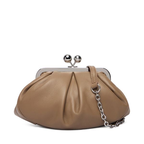 Torebka Weekend Max Mara. Brązowe torebki do ręki damskie Weekend Max Mara, bez wzorów, wizytowe, bez dodatków. Za 1,309.00 zł.