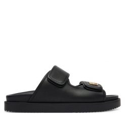 Klapki Tommy Hilfiger. Czarne klapki damskie Tommy Hilfiger, bez wzorów, bez obcasa. Za 529.99 zł.