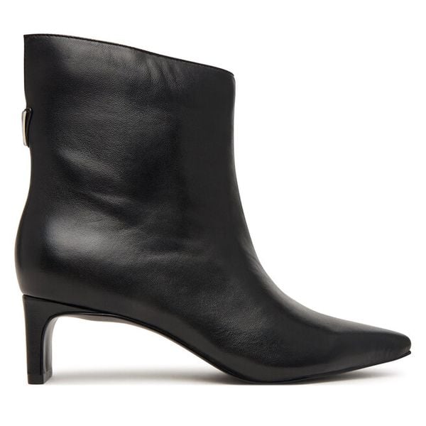 Botki Guess. Czarne botki damskie Guess, bez obcasa, na słupku, bez zapięcia. Za 764.99 zł.