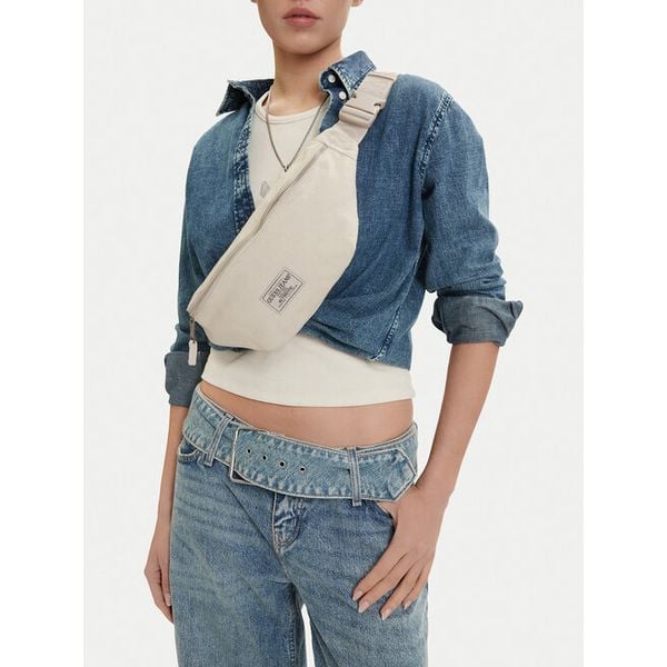 Torebka Guess Jeans. Białe torebki do ręki damskie Guess Jeans, z aplikacjami, z jeansu, bez dodatków. Za 99.99 zł.