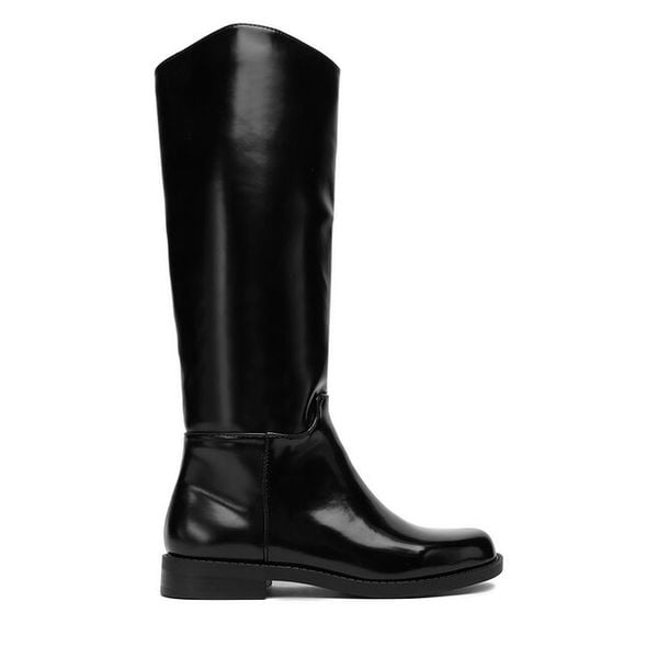 Kozaki DeeZee. Czarne kozaki damskie DeeZee, bez obcasa, na płaskiej podeszwie. Za 259.99 zł.