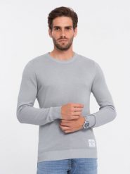 Sweter męski z teksturą i półokrągłym dekoltem - jasnoszary V5 OM-SWSW-0104 - XXL. Szare swetry przez głowę męskie Ombre Clothing, m, z aplikacjami, z bawełny, bez kołnierzyka. W wyprzedaży za 59.99 zł.