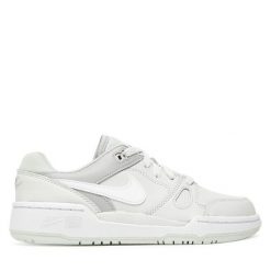 Sneakersy Nike. Szare trampki i tenisówki chłopięce Nike, bez wzorów, bez zapięcia. Za 289.99 zł.
