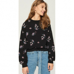 Bluza z nadrukiem all over - Czarny. Bluzy damskie marki Sinsay. W wyprzedaży za 29.99 zł.