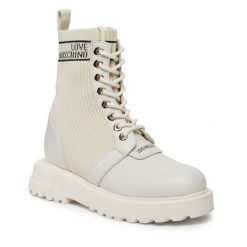 Trzewiki LOVE MOSCHINO. Białe botki damskie Love Moschino, bez obcasa, na płaskiej podeszwie, bez zapięcia. Za 1,419.00 zł.