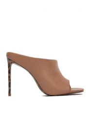 Eva Minge Klapki EO- SAMIRA-LT20136-159-1 Beżowy. Brązowe klapki damskie Eva Minge, bez wzorów, ze skóry, bez obcasa. Za 449.99 zł.