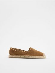 Zamszowe espadryle z okuciami - beżowy. Brązowe espadryle damskie Reserved, bez wzorów, z zamszu, bez obcasa, bez zapięcia. Za 159.99 zł.
