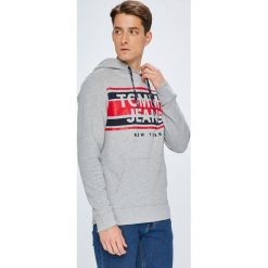 Tommy Jeans - Bluza. Szare bluzy męskie Tommy Jeans, z nadrukiem, z bawełny. W wyprzedaży za 279.90 zł.