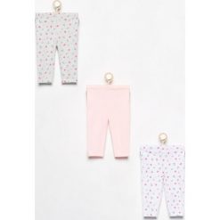 Bawełniane spodnie 3 pack - Różowy. Spodenki niemowlęce marki Reserved. W wyprzedaży za 19.99 zł.