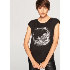 T-shirt z nadrukiem - Czarny. Czarne t-shirty damskie Reserved, z nadrukiem. Za 29.99 zł.