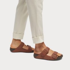 Skórzane sandały FitFlop Gogh. Brązowe klapki damskie FIT FLOP, bez wzorów, ze skóry, bez obcasa, bez zapięcia. Za 559.50 zł.