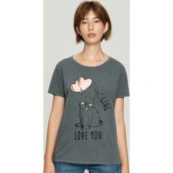 T-shirt z buldożkiem - Jasny szar. T-shirty damskie marki Sinsay. Za 39.99 zł.