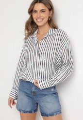 Czarno-Biała Bawełniana Koszula w Paski z Kwiatowym Zdobieniem Ameliora. Czarne bluzki damskie Born2be, uniwersalny, z aplikacjami, z bawełny, eleganckie, bez kołnierzyka, bez ramiączek. Za 119.99 zł.