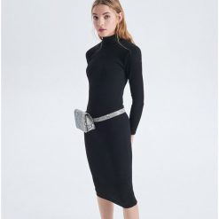 Sukienka midi w prążki - Czarny. Sukienki damskie Cropp. W wyprzedaży za 39.99 zł.
