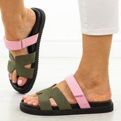 Różowo-khaki klapki damskie Vinceza 17401. Czerwone klapki damskie VINCEZA, bez wzorów, z jeansu, eleganckie, bez obcasa, na płaskiej podeszwie. W wyprzedaży za 125.10 zł.