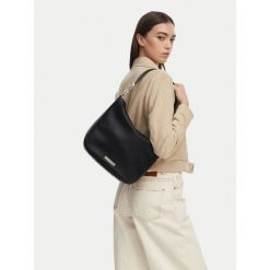 Torebka KARL LAGERFELD. Czarne torebki do ręki damskie KARL LAGERFELD, bez wzorów, klasyczne, bez dodatków. Za 849.99 zł.