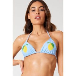 NA-KD Swimwear Góra bikini Lemon Triangle - Blue. Niebieskie bikini damskie NA-KD Swimwear, z nadrukiem. W wyprzedaży za 36.48 zł.