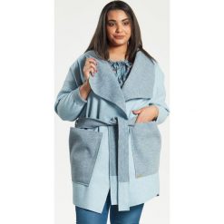 Błękitny płaszcz kardigan Klara duże rozmiary dla puszystych PLUS SIZE WIOSNA. Kardigany damskie marki Moda Size Plus Iwanek. W wyprzedaży za 129.00 zł.