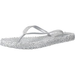 Sandały ILSE JACOBSEN CHEERFUL01 Srebrny. Szare sandały damskie Ilse Jacobsen, bez wzorów, z gumy, bez obcasa, bez zapięcia. Za 152.99 zł.