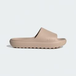 Klapki Adilette Lumia. Brązowe klapki męskie Adidas, z materiału, klasyczne. Za 111.99 zł.