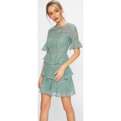 Answear - Sukienka. Sukienki damskie ANSWEAR, l, bez wzorów, z lyocellu, casualowe, bez kołnierzyka, bez ramiączek. Za 149.90 zł.