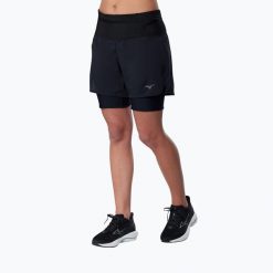 Spodenki do biegania damskie Mizuno Trail Multipocket 2in1. Czarne szorty sportowe damskie Mizuno, s, bez wzorów, z elastanu, do biegania. Za 369.99 zł.