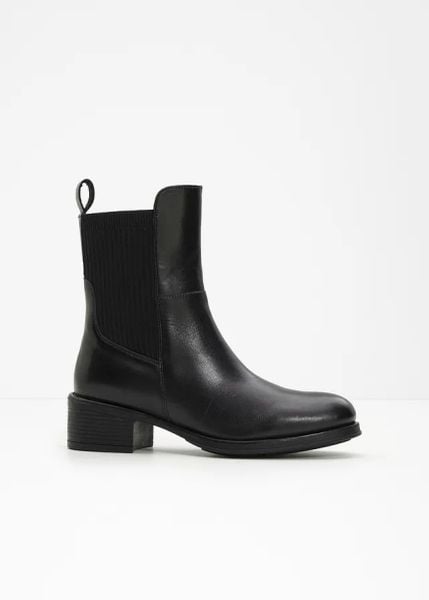 Botki ze skóry. Czarne botki damskie bonprix, ze skóry, bez obcasa, bez zapięcia. Za 249.99 zł.