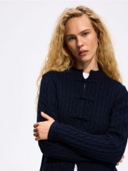 Kardigan z mandaryńskim zapięciem - granatowy. Niebieskie kardigany damskie Reserved, l, bez wzorów, z dzianiny. Za 139.99 zł.