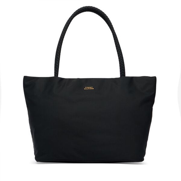 Torebka Tommy Hilfiger. Czarne torebki do ręki damskie Tommy Hilfiger, bez wzorów, z nylonu, marine, bez dodatków. Za 569.99 zł.
