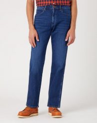 Spodnie jeansowe męskie WRANGLER FRONTIER DANCING WATER. Niebieskie spodnie materiałowe męskie Wrangler, l, bez wzorów, z jeansu, biznesowe. Za 132.99 zł.