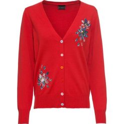 Sweter rozpinany z kwiatowym haftem bonprix czerwony. Czerwone kardigany damskie bonprix, bez wzorów. Za 89.99 zł.