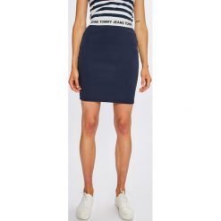 Tommy Jeans - Spódnica. Szare spódnice damskie Tommy Jeans, z dzianiny. Za 249.90 zł.