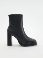 Botki na obcasie - czarny. Czarne botki damskie Reserved, ze skóry, bez obcasa, na obcasie, bez zapięcia. W wyprzedaży za 139.99 zł.